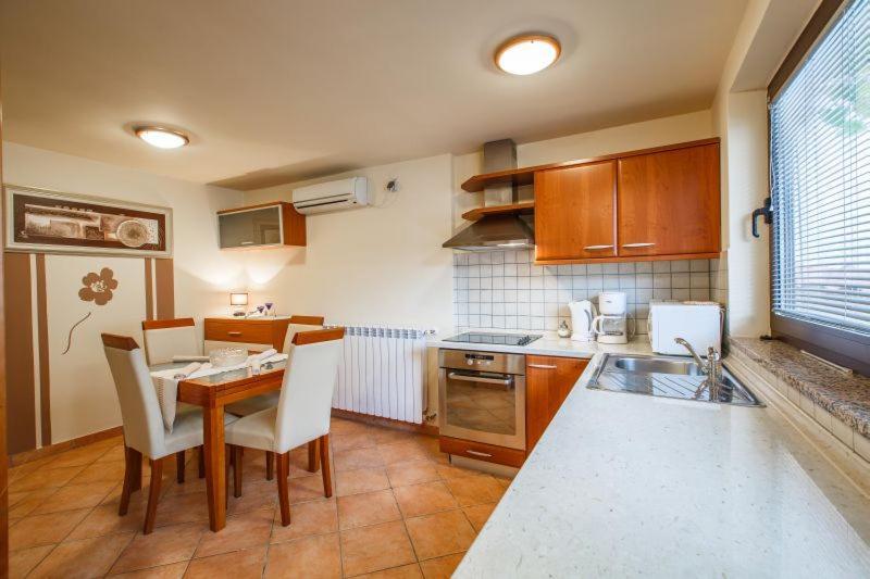 Apartmani Gilda Врсар Экстерьер фото